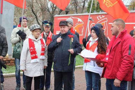 Калужские коммунисты провели митинг и автопробег в честь Дня рождения ВЛКСМ