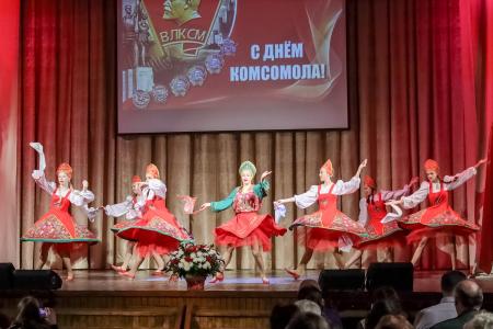 Калуга. Да здравствует героический Ленинский Комсомол!