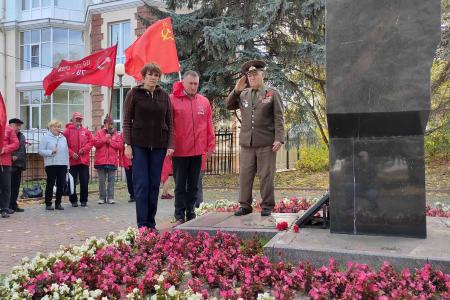 Чувашия. В Чебоксарах прошла акция памяти жертв расстрела защитников Верховного Совета России