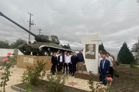 Республика Дагестан. Депутат-коммунист Абдулвахид Лабазанов провел открытый урок в рамках проекта «Разговоры о важном» в Комсомольской СОШ Кизилюртовского района