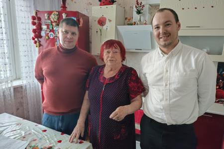 Тюменские коммунисты поздравили ветеранов с Днем пожилого человека