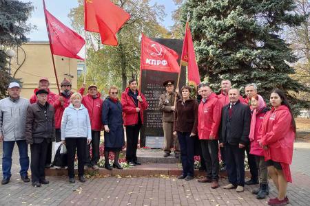Чувашия. В Чебоксарах прошла акция памяти жертв расстрела защитников Верховного Совета России