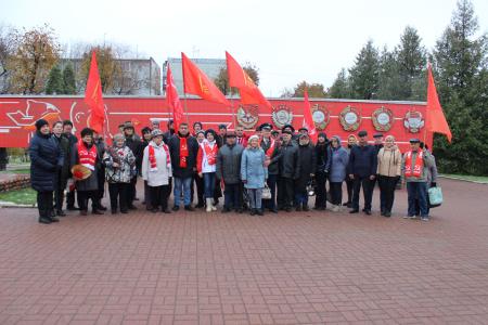 Калужские коммунисты провели митинг и автопробег в честь Дня рождения ВЛКСМ