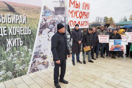 Свердловская область. В Сысерти прошел большой митинг против мусорного полигона