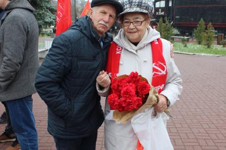 Калужские коммунисты провели митинг и автопробег в честь Дня рождения ВЛКСМ