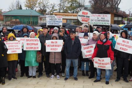 Свердловская область. В Сысерти прошел большой митинг против мусорного полигона