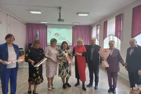 Рязанские коммунисты поздравили педагогов с Днём учителя