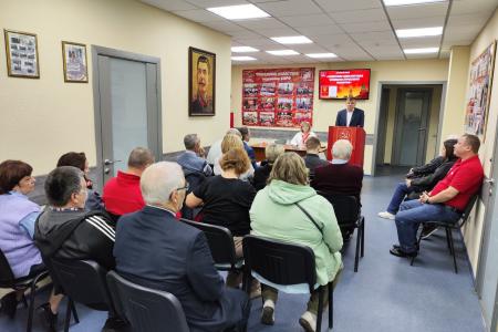 В Тюмени прошел круглый стол на тему "Советская конституция социалистического развития"