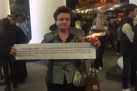 Сталинградские коммунисты и комсомольцы провели одиночные пикеты в память защитников Дома Советов