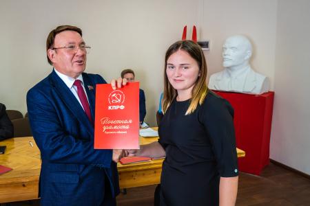 Курская область. Словом и делом помогать партии