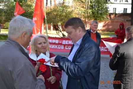 В Нижнем Новгороде почтили память жертв расстрела здания Верховного Совета РСФСР в октябре 1993 года