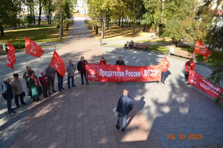 В Нижнем Новгороде почтили память жертв расстрела здания Верховного Совета РСФСР в октябре 1993 года