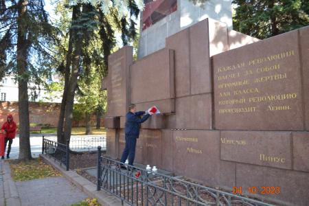В Нижнем Новгороде почтили память жертв расстрела здания Верховного Совета РСФСР в октябре 1993 года
