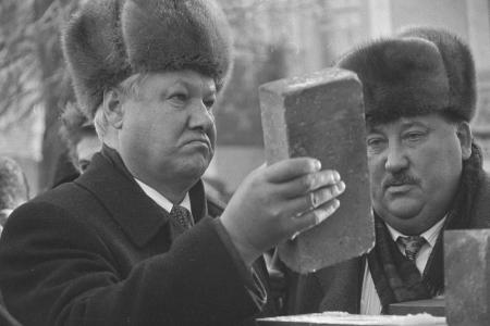 «Реальная подоплёка разгона Советов - в вопросе о собственности». Тульские народные депутаты всех уровней вспоминают чёрный октябрь 1993 года