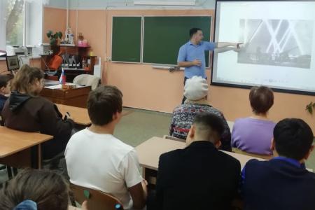 Тульский обком партии продолжает организовывать патриотические уроки для школьников