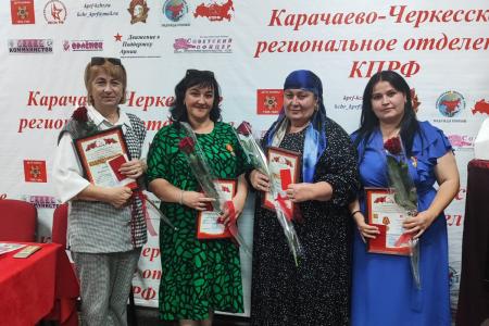В Карачаево-Черкесии почтили память жертв расстрела Белого дома в 1993 году