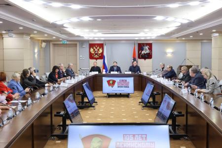 Фракция КПРФ в Московской городской Думе провела круглый стол на тему: «105 лет комсомолу. Эпоха побед»