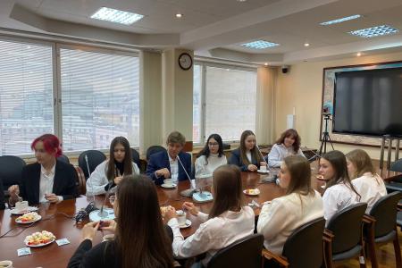 К.К. Тайсаев встретился в ГД РФ с учениками Барвихинской средней школы