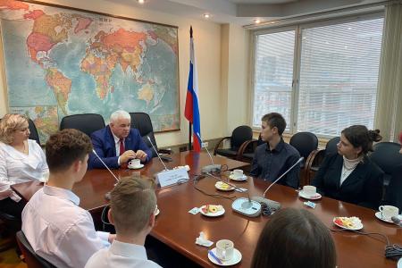 К.К. Тайсаев встретился в ГД РФ с учениками Барвихинской средней школы