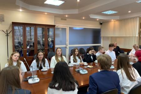К.К. Тайсаев встретился в ГД РФ с учениками Барвихинской средней школы