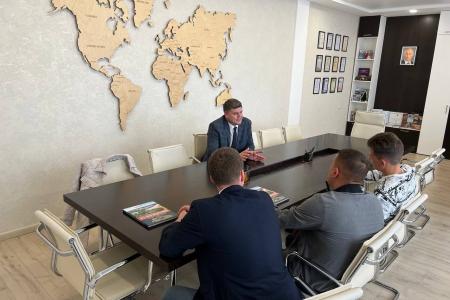 Член ЦК КПРФ, Сенатор Российской Федерации Айрат Гибатдинов встретился с победителем Всероссийской акции «Расул Гамзатов глазами детей» Богданом Сидоровым