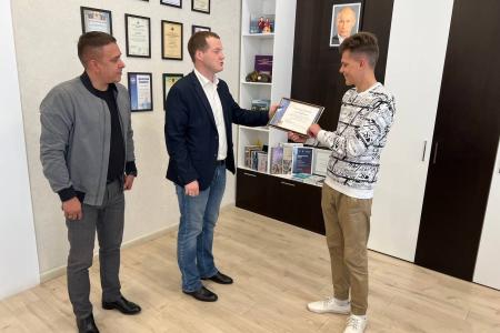 Член ЦК КПРФ, Сенатор Российской Федерации Айрат Гибатдинов встретился с победителем Всероссийской акции «Расул Гамзатов глазами детей» Богданом Сидоровым