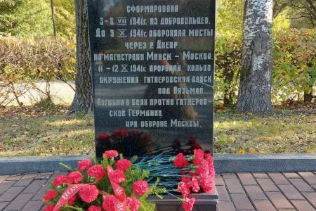 Не забудем подвиг героев! Депутаты фракции КПРФ в Мосгордуме почтили память Московского народного ополчения