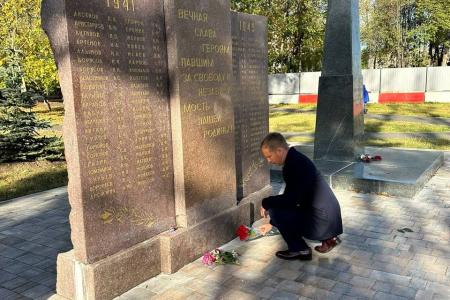 Не забудем подвиг героев! Депутаты фракции КПРФ в Мосгордуме почтили память Московского народного ополчения