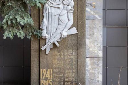 Не забудем подвиг героев! Депутаты фракции КПРФ в Мосгордуме почтили память Московского народного ополчения
