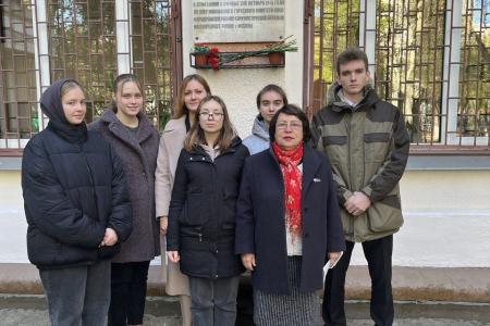 Не забудем подвиг героев! Депутаты фракции КПРФ в Мосгордуме почтили память Московского народного ополчения