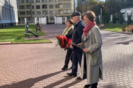 Не забудем подвиг героев! Депутаты фракции КПРФ в Мосгордуме почтили память Московского народного ополчения