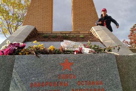 Запорожские коммунисты и комсомольцы посетили линию Вотан