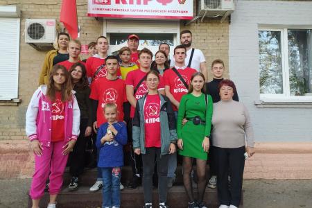 Запорожская область. Коммунисты города Мелитополя приняли участие в торжествах в честь 80-летия освобождения города от немецких фашистов.
