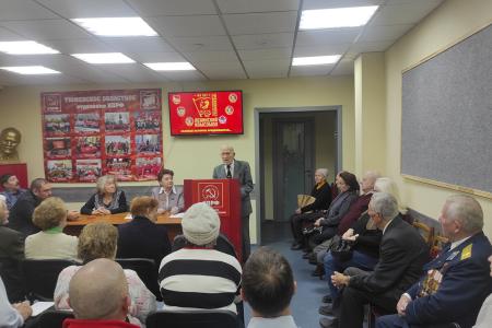 В Тюменском обкоме КПРФ состоялась встреча комсомольцев с ветеранами ВЛКСМ
