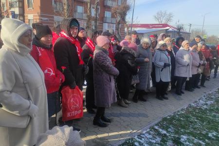 Тюменские коммунисты достойно отметили 105-ю годовщину Комсомола