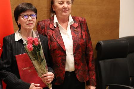Первый секретарь Сталинградского обкома КПРФ Тамара Головачева поздравила активистов регионального отделения «Российского детского фонда»