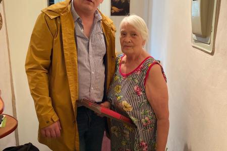Тюменские коммунисты поздравили педагогов с профессиональным праздником