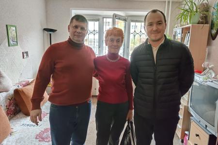 Тюменские коммунисты поздравили ветеранов с Днем пожилого человека