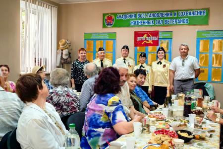 Секретарь Севастопольского горкома КПРФ Владимир Браковенко поздравил севастопольских детей войны с Днем пожилого человека