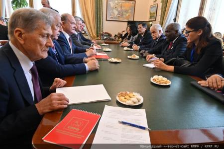 Г.А. Зюганов встретился с парламентской делегацией Республики Кубы во главе с Ласо Эрнандесом