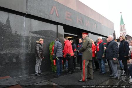 Слава Ленинскому Комсомолу!