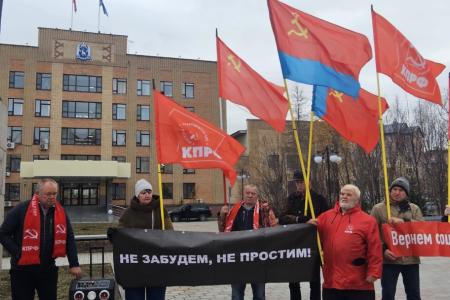 Ямало-Ненецкий автономный округ. В Салехарде прошел митинг в память трагических событий 3-4 октября 1993 года