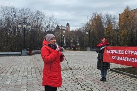 Ямало-Ненецкий автономный округ. В Салехарде прошел митинг в память трагических событий 3-4 октября 1993 года