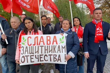 Ульяновцы почтили память защитников Дома Советов