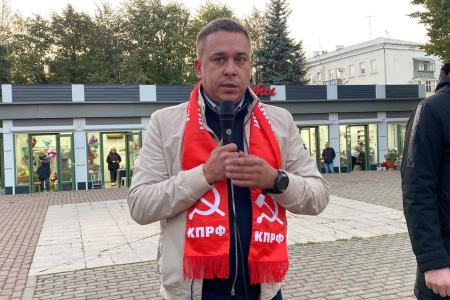 Ульяновцы почтили память защитников Дома Советов