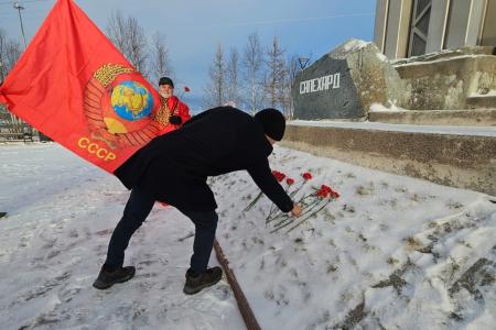 На Ямале прошли акции в честь 105-й годовщины со дня образования ВЛКСМ