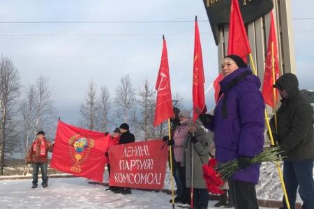 На Ямале прошли акции в честь 105-й годовщины со дня образования ВЛКСМ
