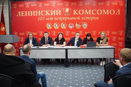 Навстречу VII Съезду Ленинского комсомола