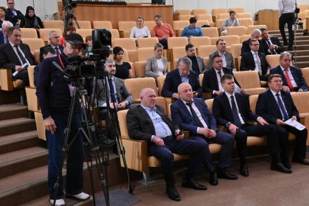 Фракция КПРФ в Госдуме провела встречу с главой Минстроя России Иреком Файзуллиным