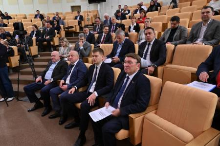 Фракция КПРФ в Госдуме провела встречу с главой Минстроя России Иреком Файзуллиным